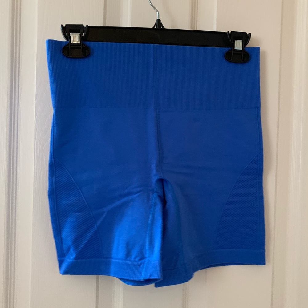Lululemon bike shorts size 4